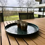 Modern Met Terras & Privegarage - 50m דירה *